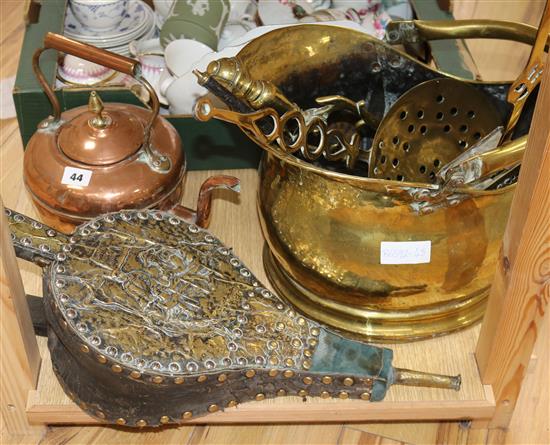 A copper kettle and brass wares etc